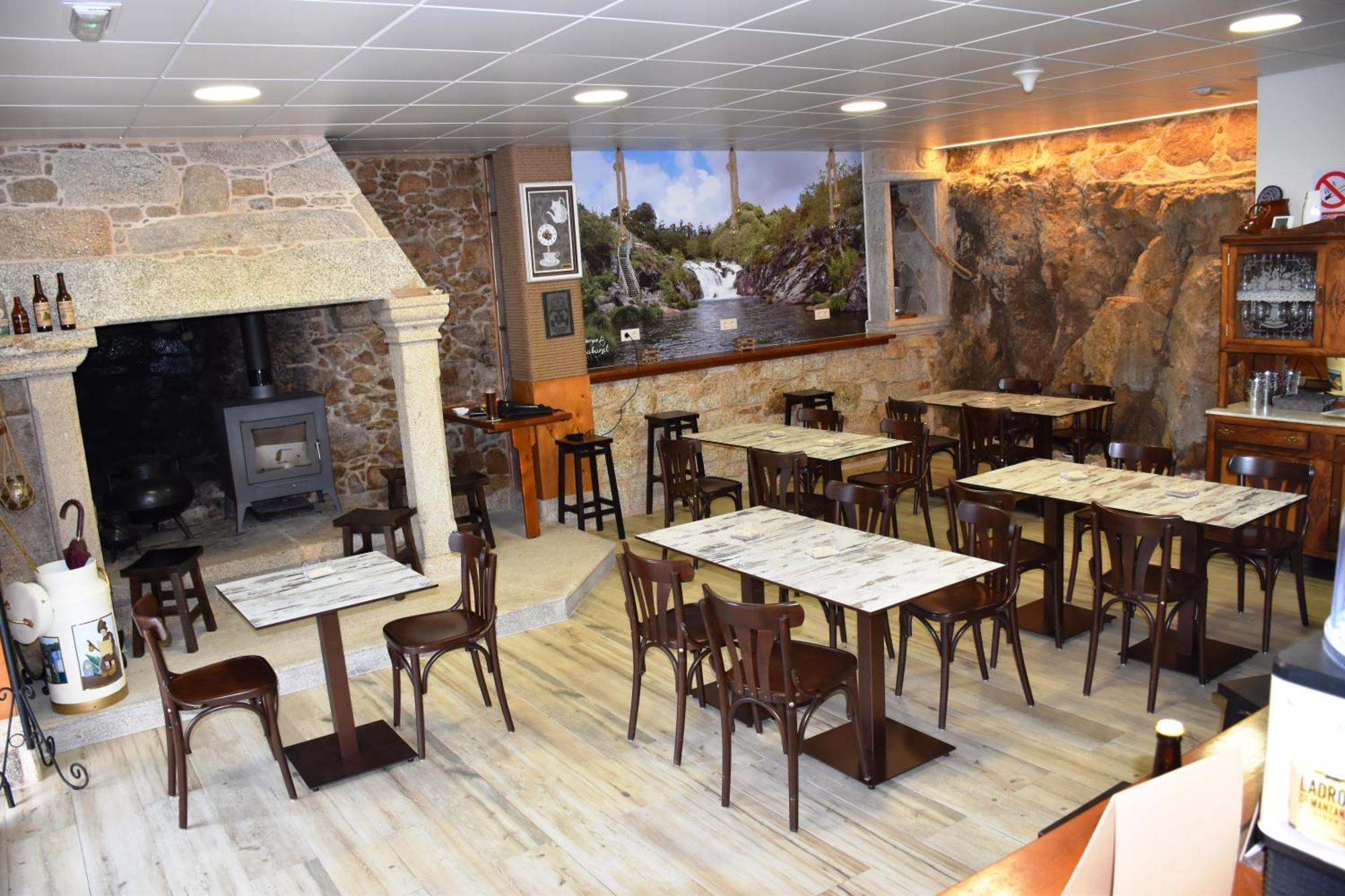 O Cabanel Albergue-Bar Villastose Екстер'єр фото